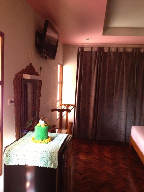 Chok-Wasana Guest House Mae Sariang Rum bild