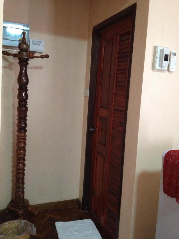 Chok-Wasana Guest House Mae Sariang Rum bild