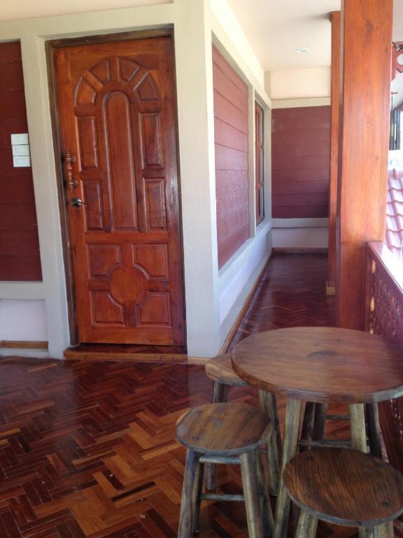 Chok-Wasana Guest House Mae Sariang Rum bild